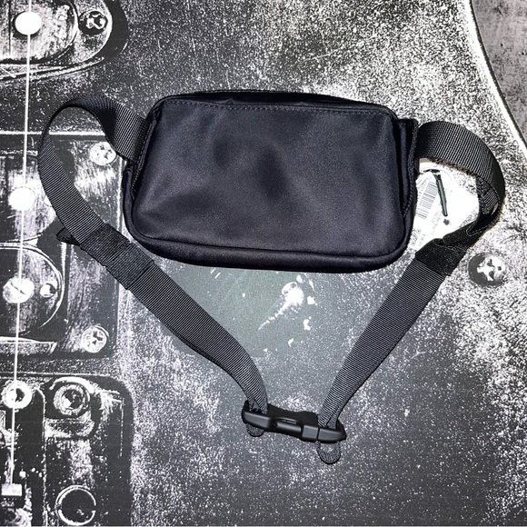 NWT Lululemon Belt Bag - Picture 2 of 9